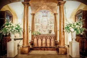 Addobbo floreale del Chiostro dei domenicani a Lecce